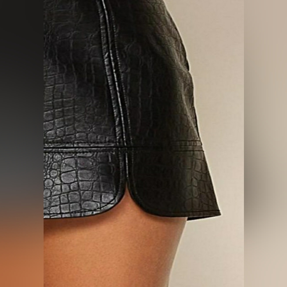 Skies Are Blu Faux Leather Skirt - Picture 4 of 4